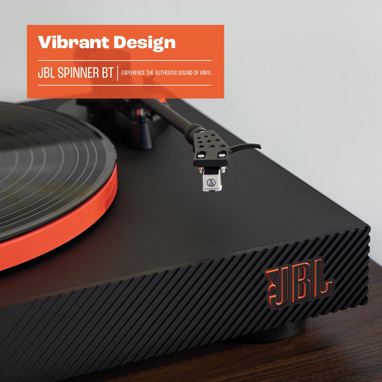 JBL Spinner BT, Tocadiscos Bluetooth con AptX-HD, cabezal extraíble, plato de aluminio y transmisión por correa, cartucho magnético móvil preinstalado, en negro y naranja
