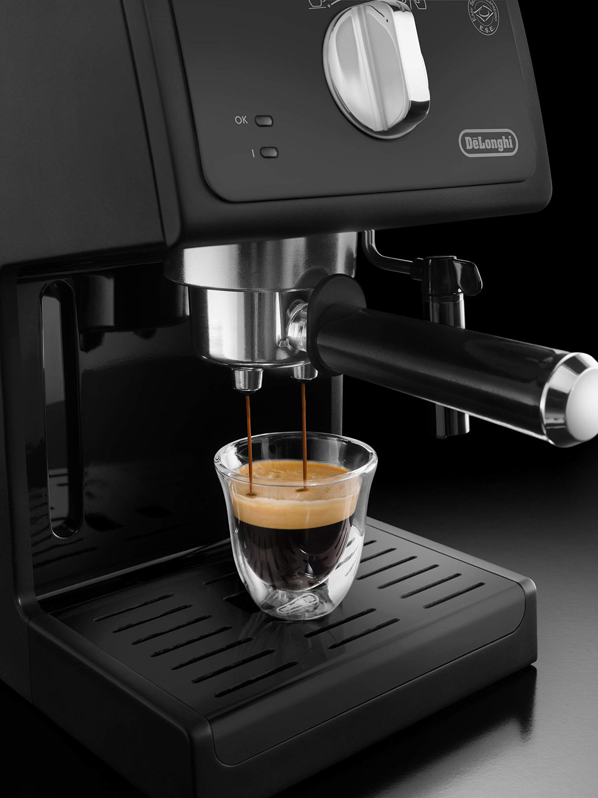 De'Longhi Máquina de café expreso | Portafiltro con acabado de aluminio | Boquilla de espuma de leche | También para cápsulas | Negro