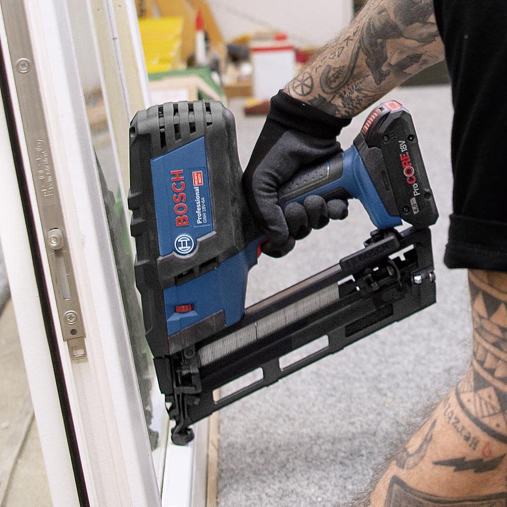 Bosch Professional 18V System GNH 18V-64 M - Clavadora a batería (Ø máx. 1,6 mm, clavos 32/64 mm, modo contínuo, sin batería, en caja)