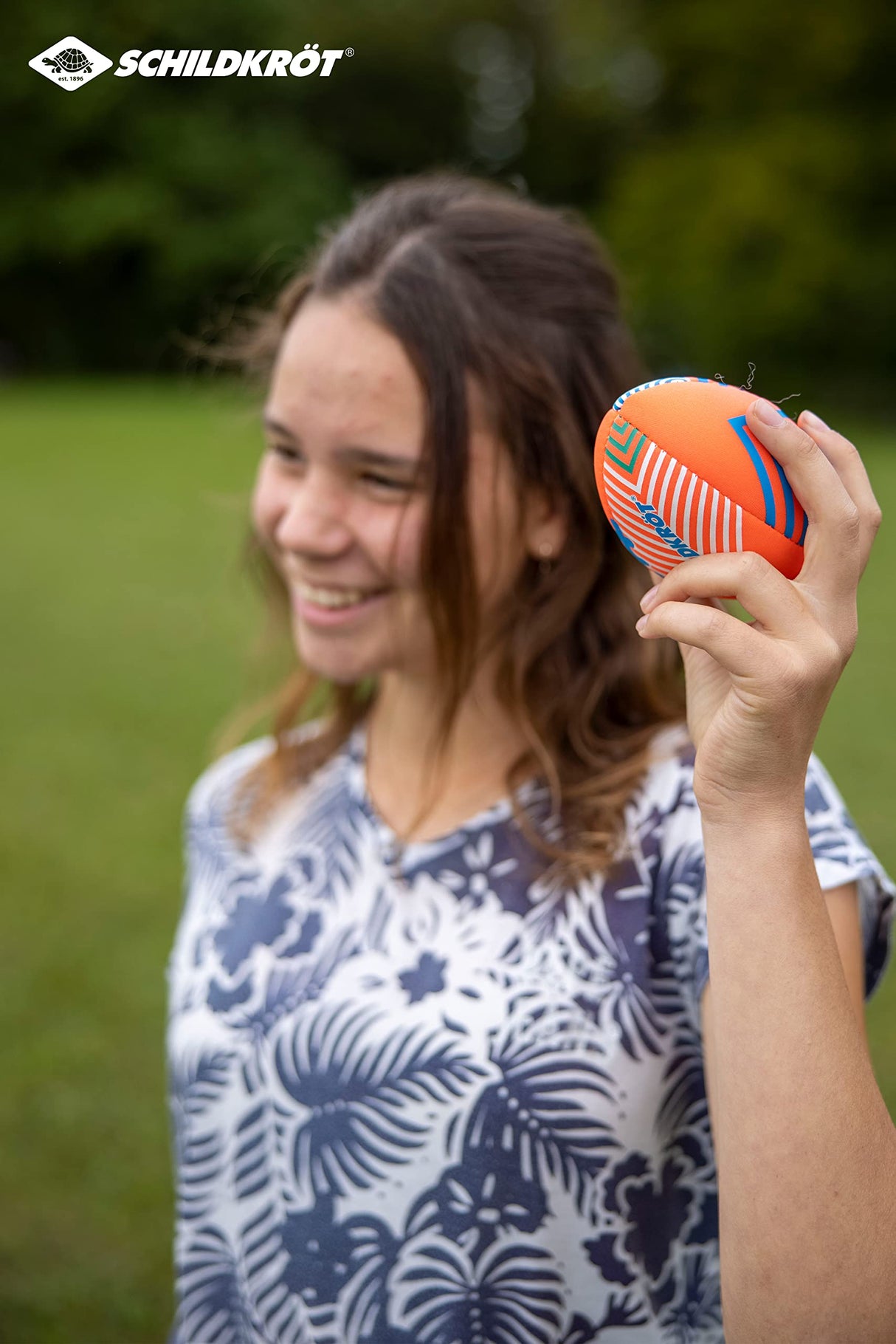 Schildkröt Pack de 2 Mini Balones, 1 Balon de Volley y 1 Balon de Fútbol Americano, Ø 9 cm, Antideslizante y Resistente al Agua Salada, Ideal para la Playa, 970347