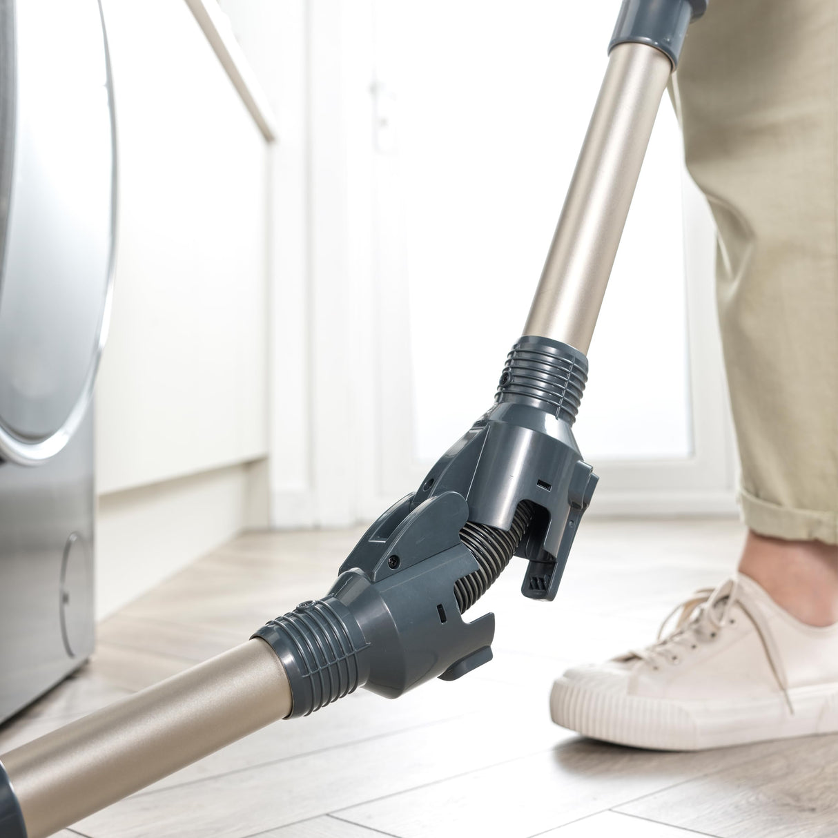 Beldray BEL01727TTVDE Titanium Smartflex inalámbrico Vacuum Cleaner – Multi-ciclónico 1L Stick Vac, Flexi-Bisagra, LED Digital Display, Indicador de Nivel de batería, Sensor de Bloqueo Inteligente,