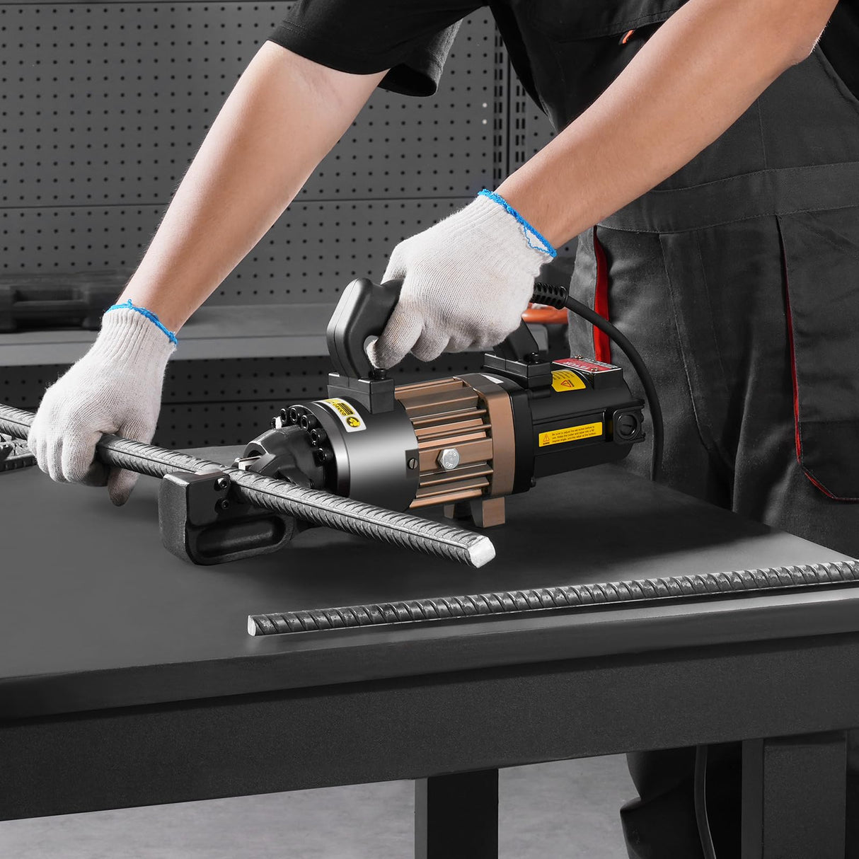 VEVOR Cortadora de Varillas de Refuerzo Hidráulica Eléctrica Portátil de 1500 W, hasta 4-22 mm en 2,5 Segundos, Acero de Alta Potencia con Accesorios Ricos en Aceite, Negro, 435 x 110 x 210 mm