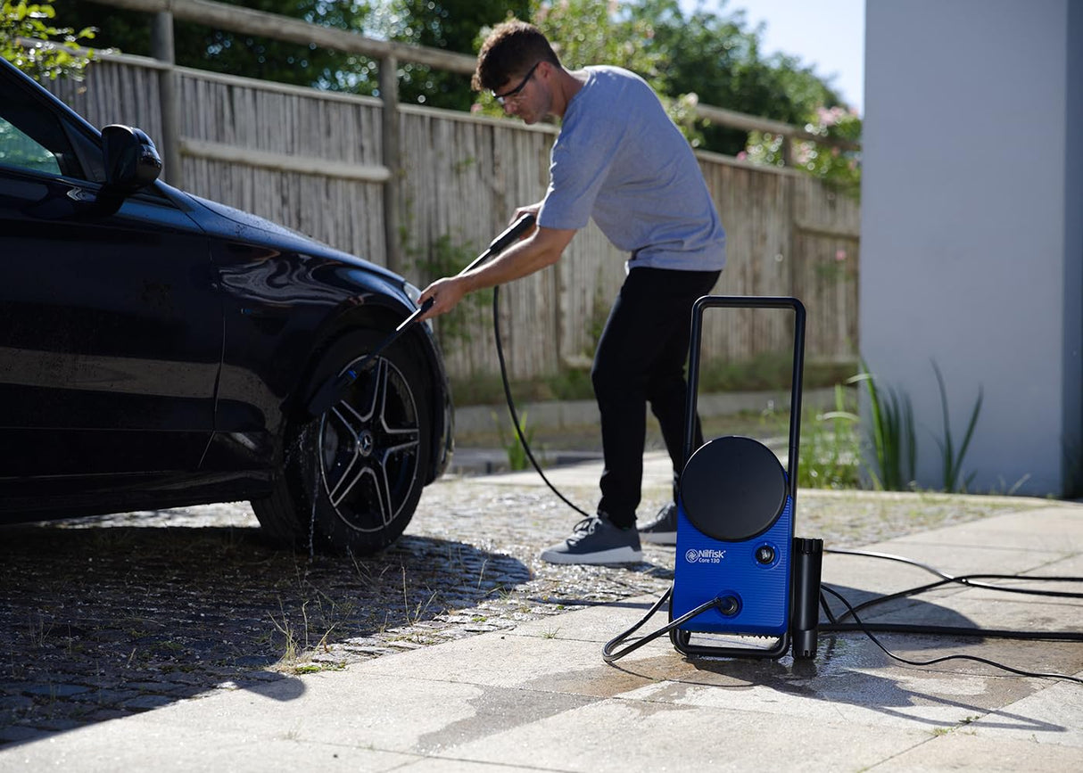 Nilfisk Hidrolimpiadora de Alta Presión Core 130 Bares con PowerControl - Mini Limpiadora para Jardín, Patios y Coches (1500 W)
