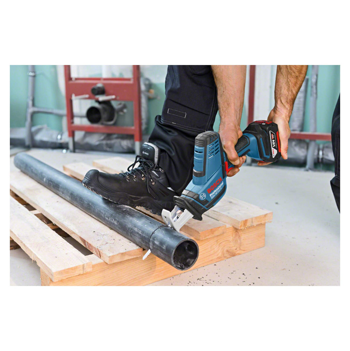 Bosch Professional 18V System GSA 18 V-LI C - Sierra sable a batería (0 - 3050 cpm, profundidad de corte 200 mm, sin batería, en L-BOXX)