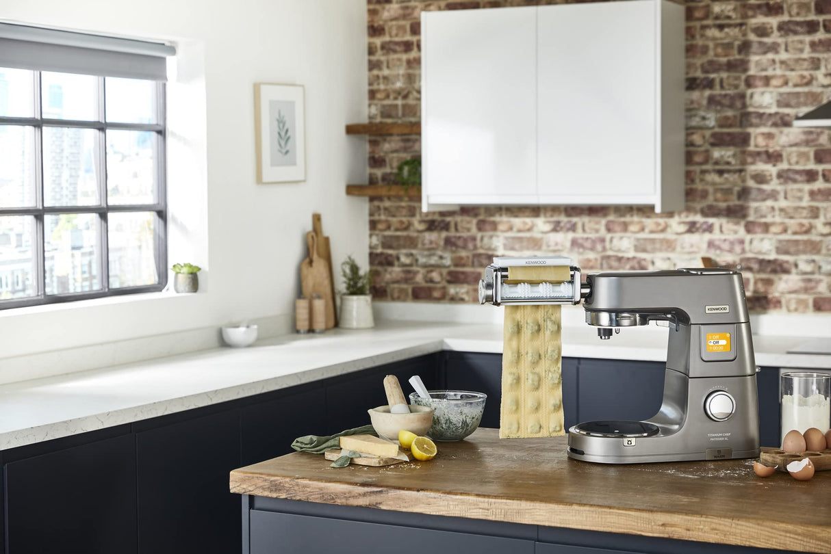 Kenwood KAX93.A0ME - Accesorio para robot de cocina (incluye embudo grande, cuchara de llenado y cepillo de limpieza, carcasa de acero inoxidable cromado)