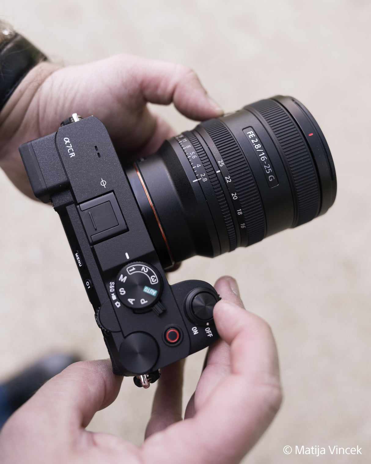 Sony FE 16-25mm f/2.8 G, Objetivo Zoom Gran Angular Full-Frame (SEL1625G). Compatible con Las cámaras Sony Alpha A7C, ZV-E, A7M4