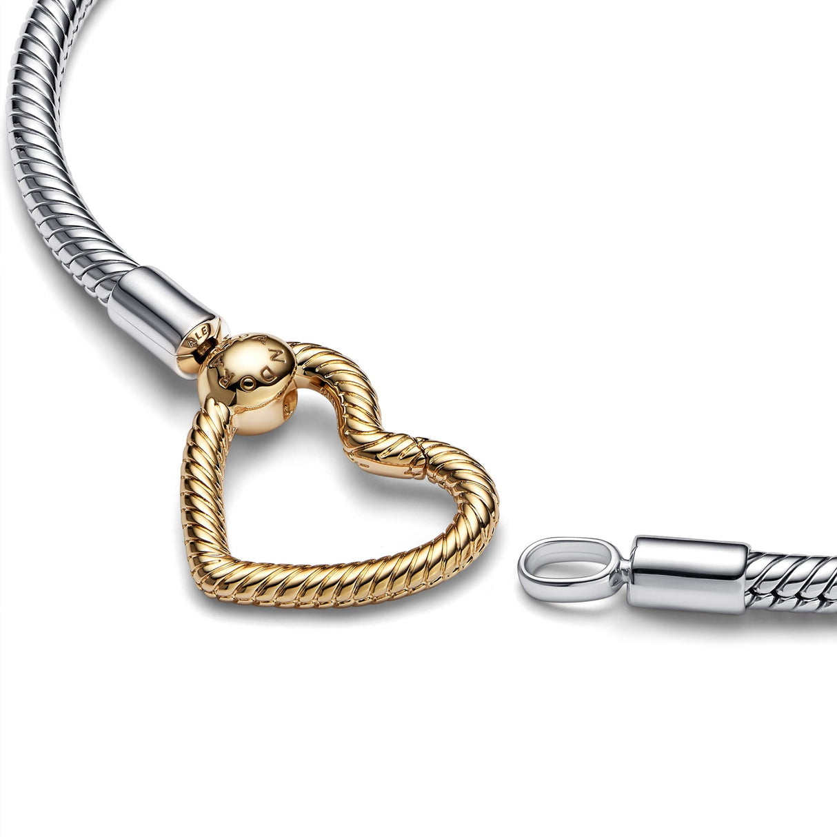Pandora Moments Pulsera de plata de ley con cadena de serpiente chapada en oro de 14 quilates con cierre de corazón, 16