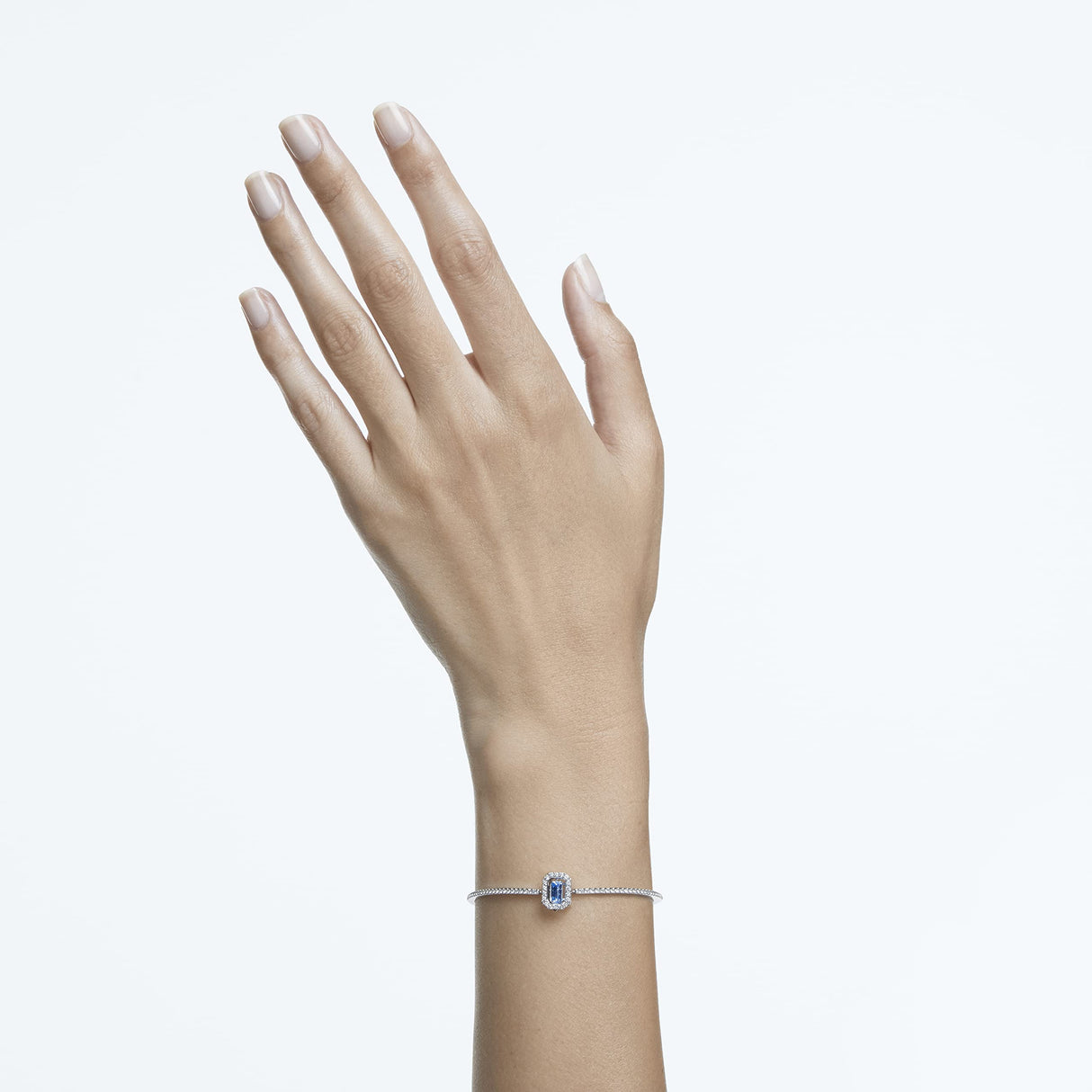 Swarovski Brazalete Millenia para Mujer, con Circonita Azul de Talla Octogonal, Cristales Blancos, en Baño de Rodio, Colección Swarovski Millenia