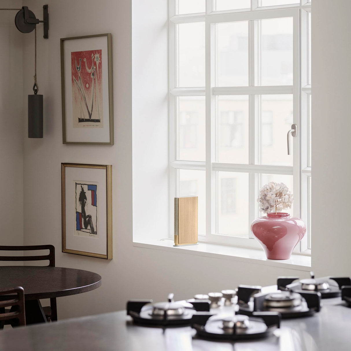 Bang & Olufsen Beosound Emerge Altavoz Delgado y Compacto diseñado para colocarlo en una estantería con Bluetooth, WiFi y un Sonido Ultraamplio, Certificado Cradle to Cradle Gold Tone