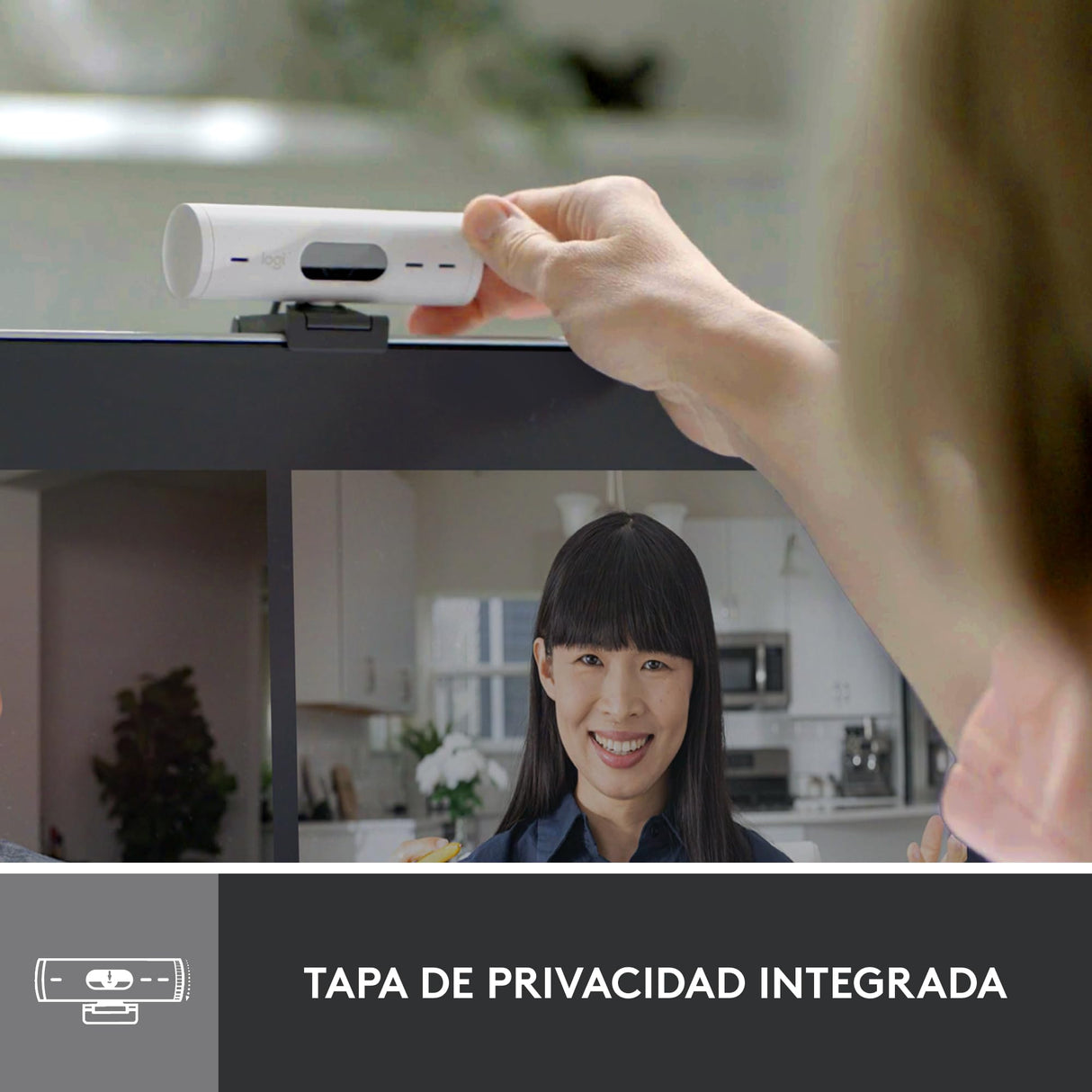Logitech Brio 500 HD Webcam Ajuste Luz, Modo Visualización, Mics Duales con Reducción Ruido, Cubierta Privacidad Cámara Web, Admite MS Teams, Google Meet, Zoom, Cable USB-C, Webcam Streaming - Blanco