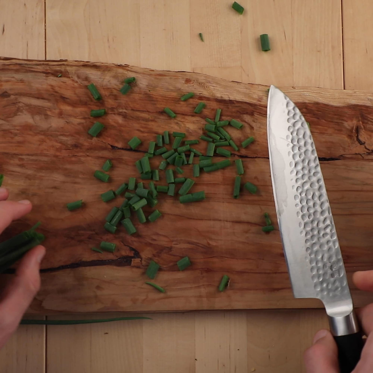 KOTAI | Cuchillo Santoku del chef | cuchillo de cocina profesional | Hoja de 18cm | afilado a mano | Acero inoxidable japonés ultra afilado 440C | Mango de madera de Pakka | Tang oculto completo