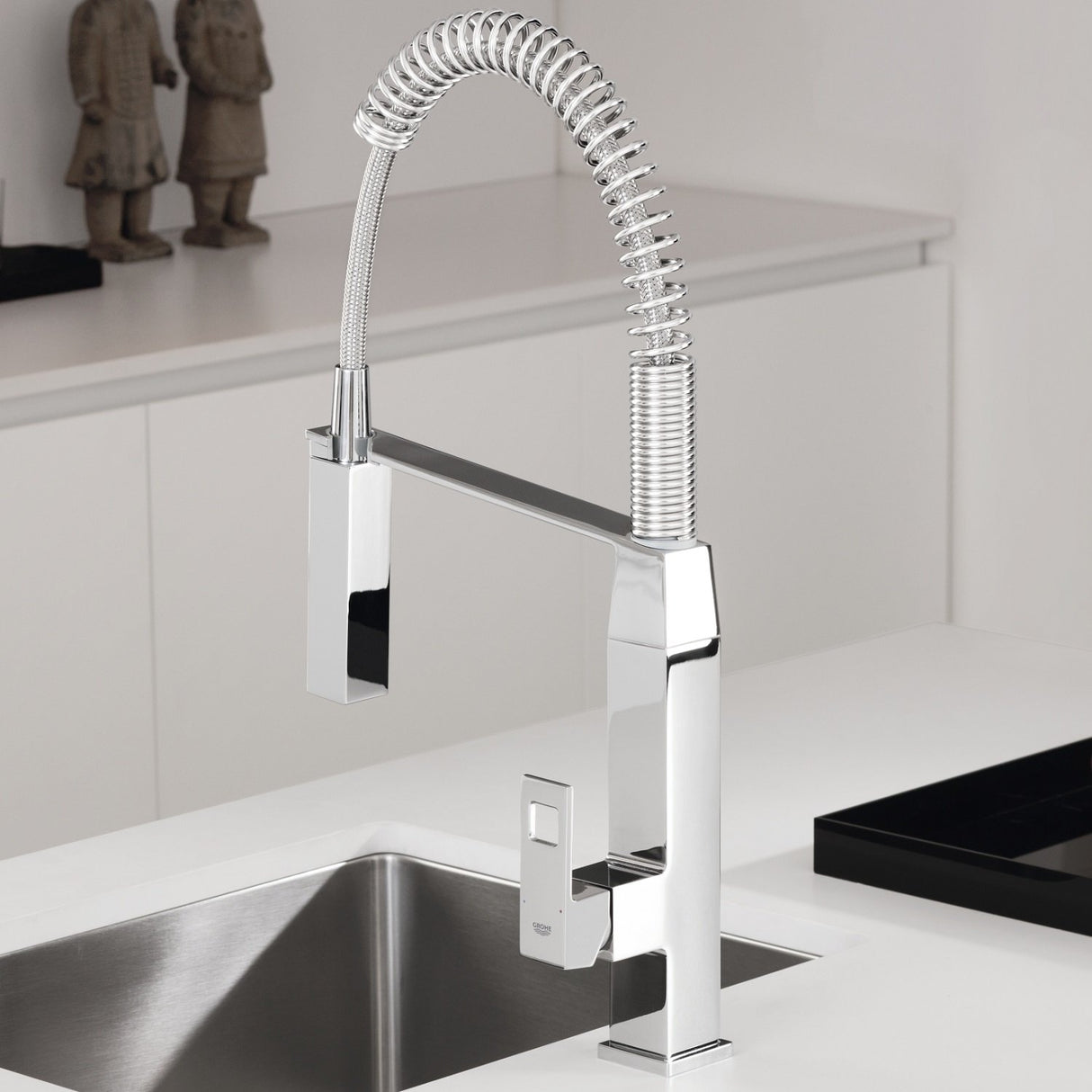 Grohe Eurocube - Grifo de cocina 1/2", aireador extraíble, cartucho de 28 mm, caño giratorio 140°, conexiones flexibles (31395000)
