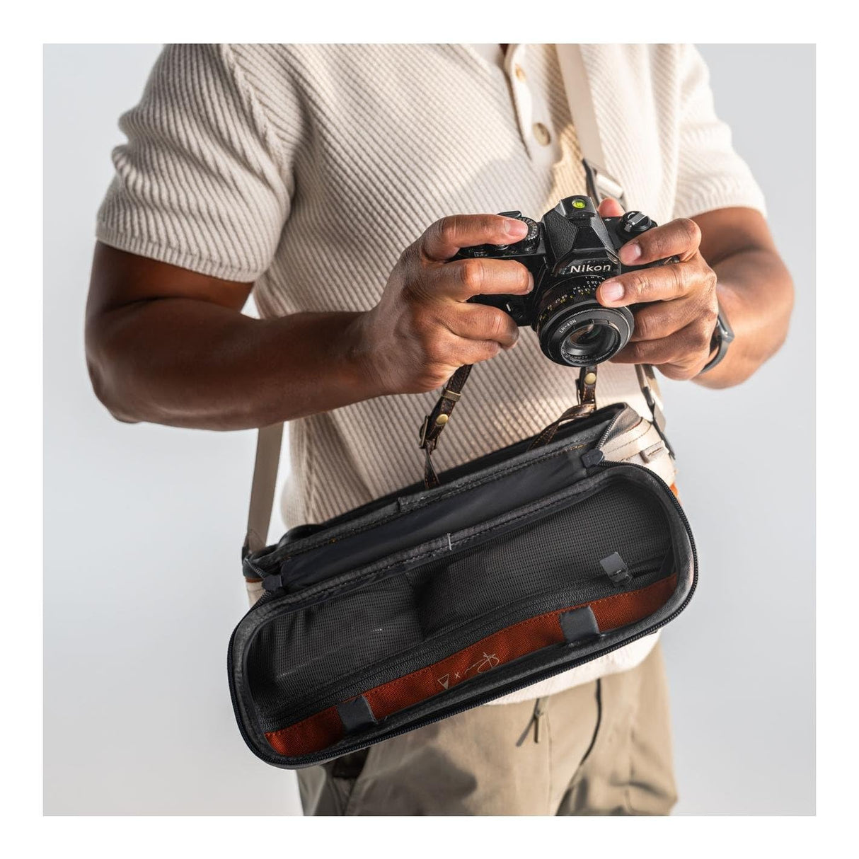 Gomatic Peter McKinnon Luma Camera Sling 9L | Camera Bag | Photography Shoulder Bag | Messenger Bag Travel Bag | Sling Bag for Photographers | Camera Pack Crossbody Bag | Shoulder Bag - Rojo óxido