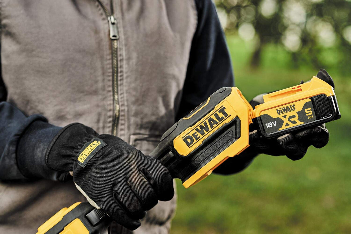 DEWALT DCMST561P1-QW - Corta Bordes sin escobillas XR 18V 36cm Mango Plegable con 1 batería Li-Ion 5,0Ah
