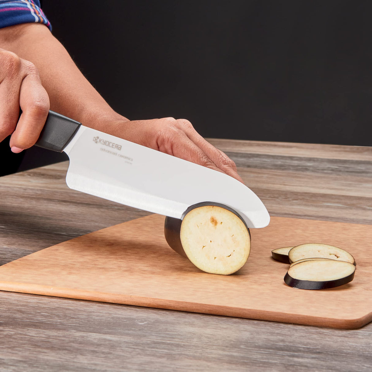 Kyocera Juego de 3 cuchillos, Cuchillo para pelar 7.5 cm, Cuchillo tomate 12.5 cm, Cuchillo Santoku 16 cm, hoja de cerámica de circonio afilada, afilada a mano, ligera, no corrosiva