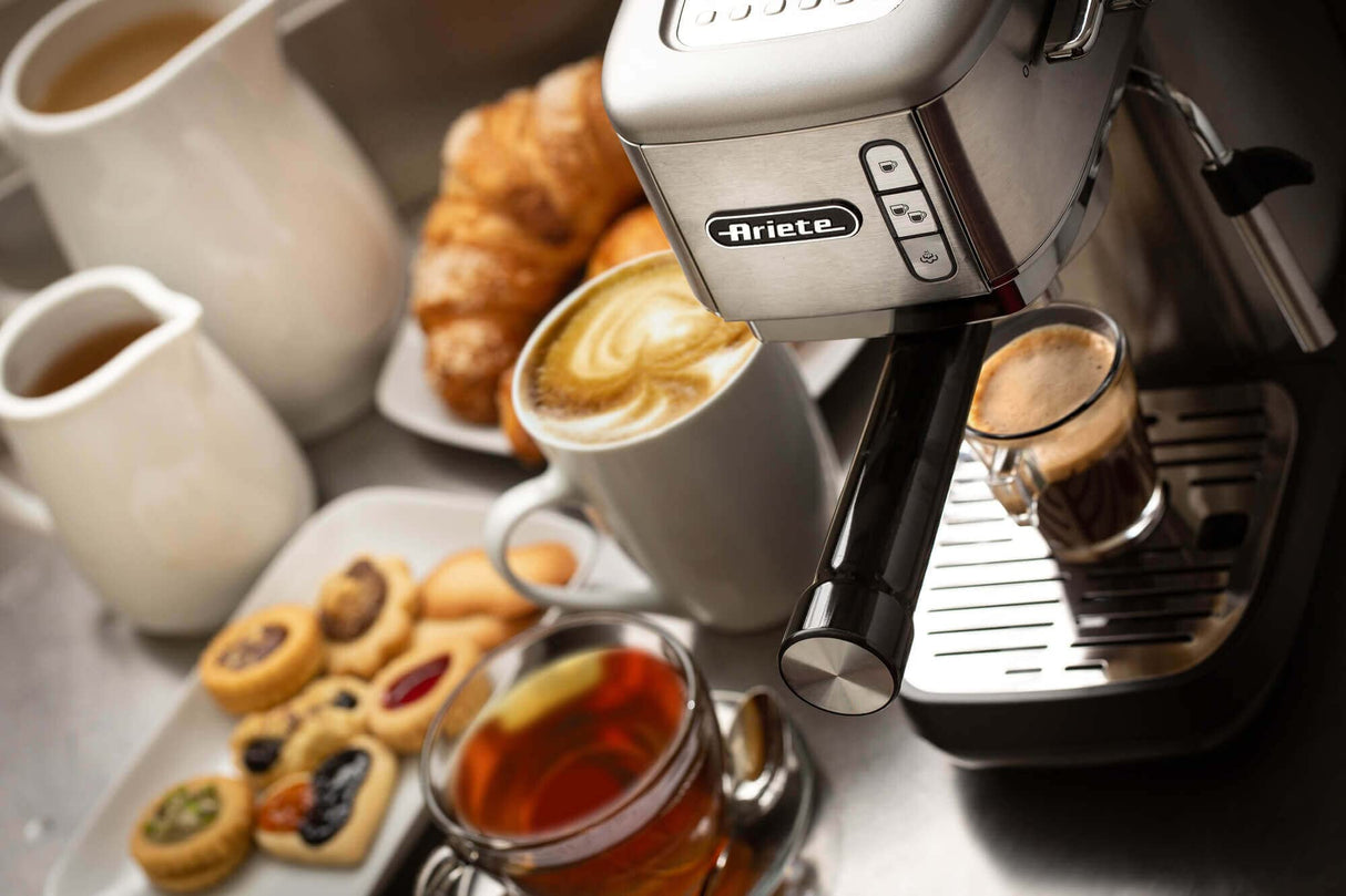 Ariete 1380 Cafetera de metal, compatible con café en polvo y monodosis ESE, 1300 W, capacidad 1,1 L, 15 bar de presión, filtro ½ tazas, dispositivo capuchino, plata