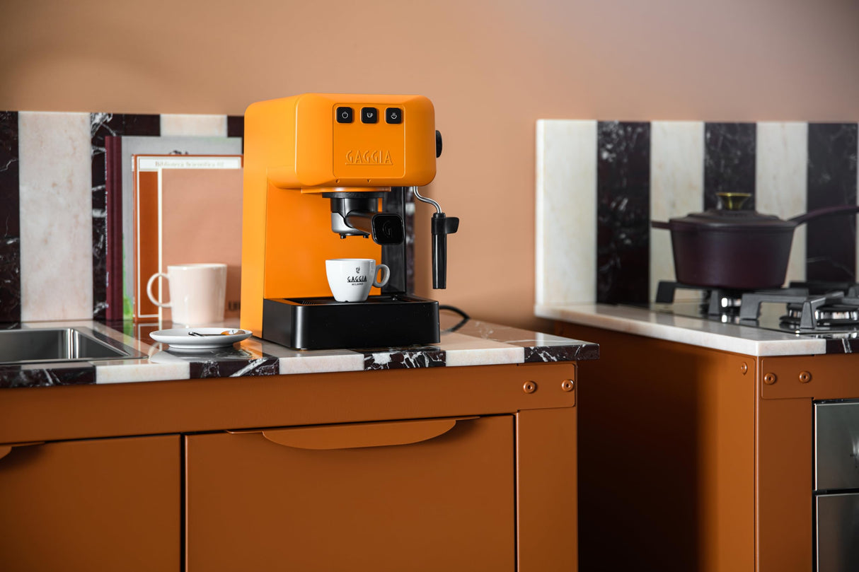 Gaggia EG2109 Orange, Cafetera Espresso Manual para Café Molido o Monodosis, sistema POD para Espressos Cremosos con Monodosis, Preinfusión Automática, Nuevo Modelo 2023, 100% Made in Italy