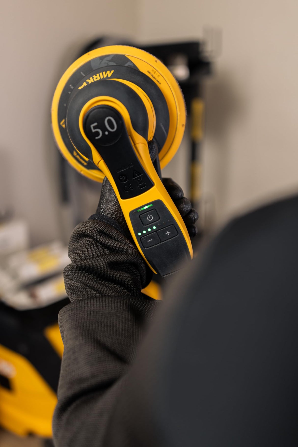 Mirka DEROS II 5650 Lijadora excéntrica con aspiración dans son coffret para papel de lija Ø 125 y 150mm / Órbita 5.0mm Lijadora orbital para lijado sin polvo de madera, yeso y metal / MID5650404CA