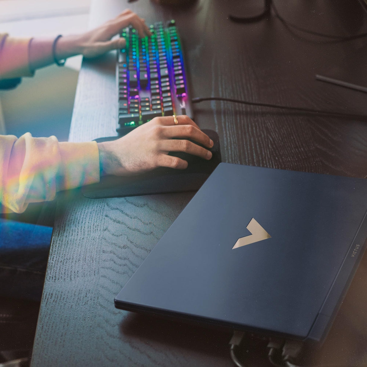HP Victus 15-fa2030ns - Ordenador portátil Gaming 15" FHD (Intel Core 7-240H, 16GB RAM, 1TB SSD, NVIDIA RTX 5060, FreeDos) - Azul - Teclado QWERTY Español