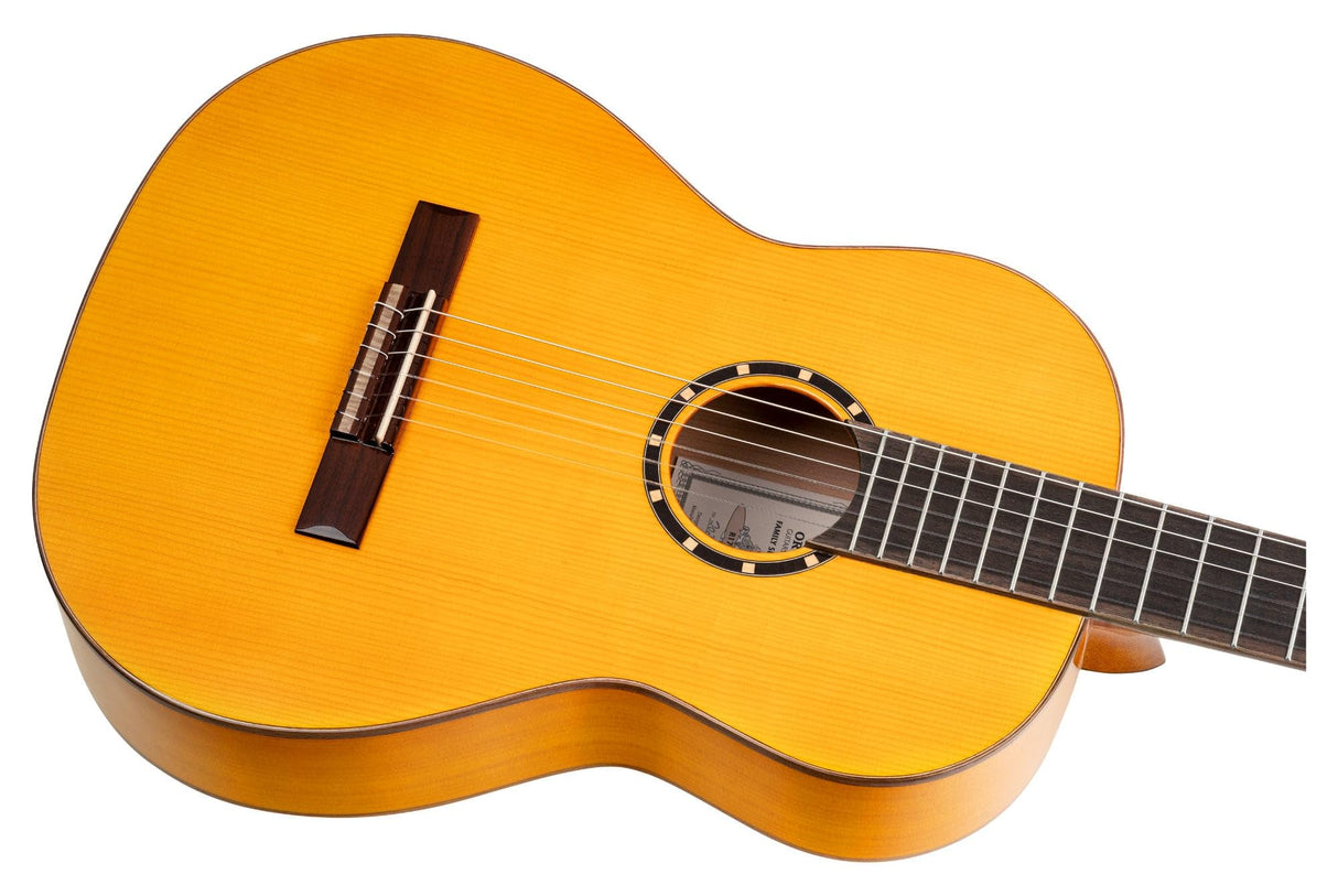 Ortega Guitars Family Series Pro - Guitarra de concierto flamenco 4/4 (pícea y ciprés, acabado brillante, incluye funda R170F)