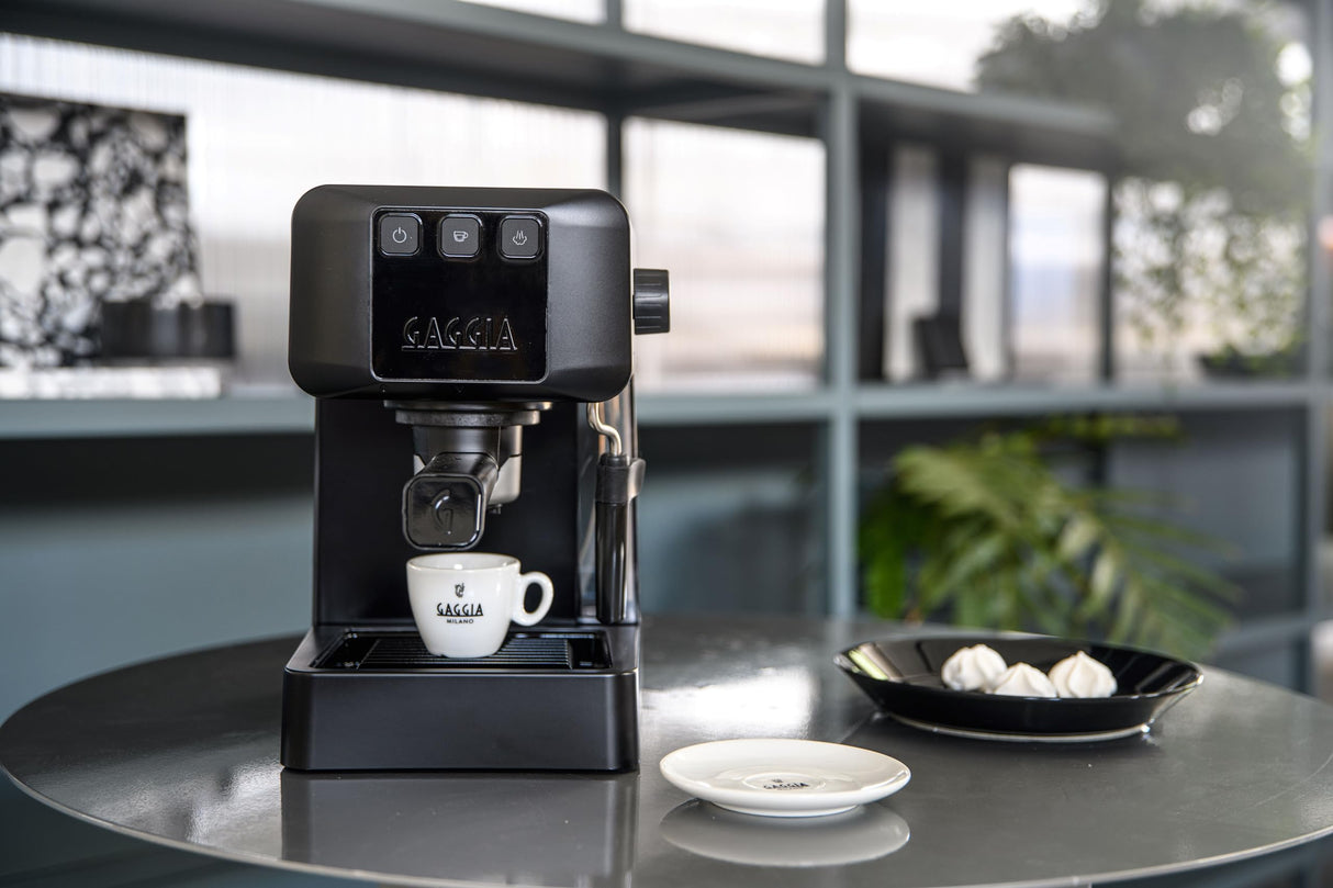 Gaggia EG2109 Black, Cafetera Espresso Manual para Café Molido o Monodosis, sistema POD para Espressos Cremosos con Monodosis, Preinfusión Automática, Nuevo Modelo 2023, 100% Made in Italy