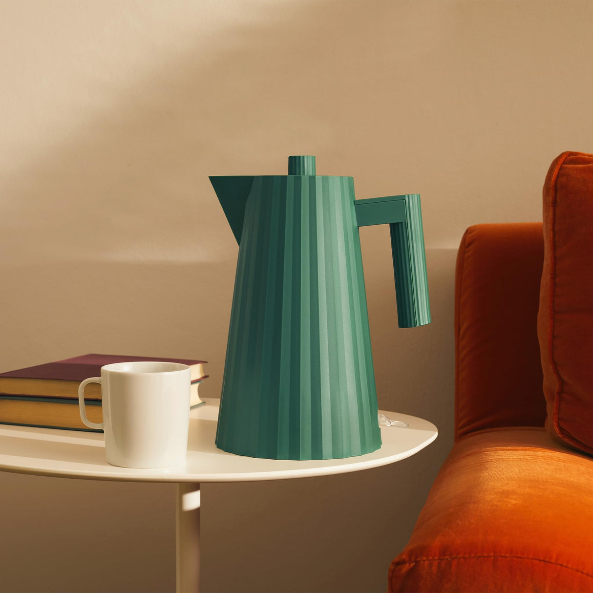 Alessi Plissé MDL06 GR - Hervidor Eléctrico de Diseño, en Resina Termoplástica, Enchufe Europeo, 2400 W, 170 cl, Verde