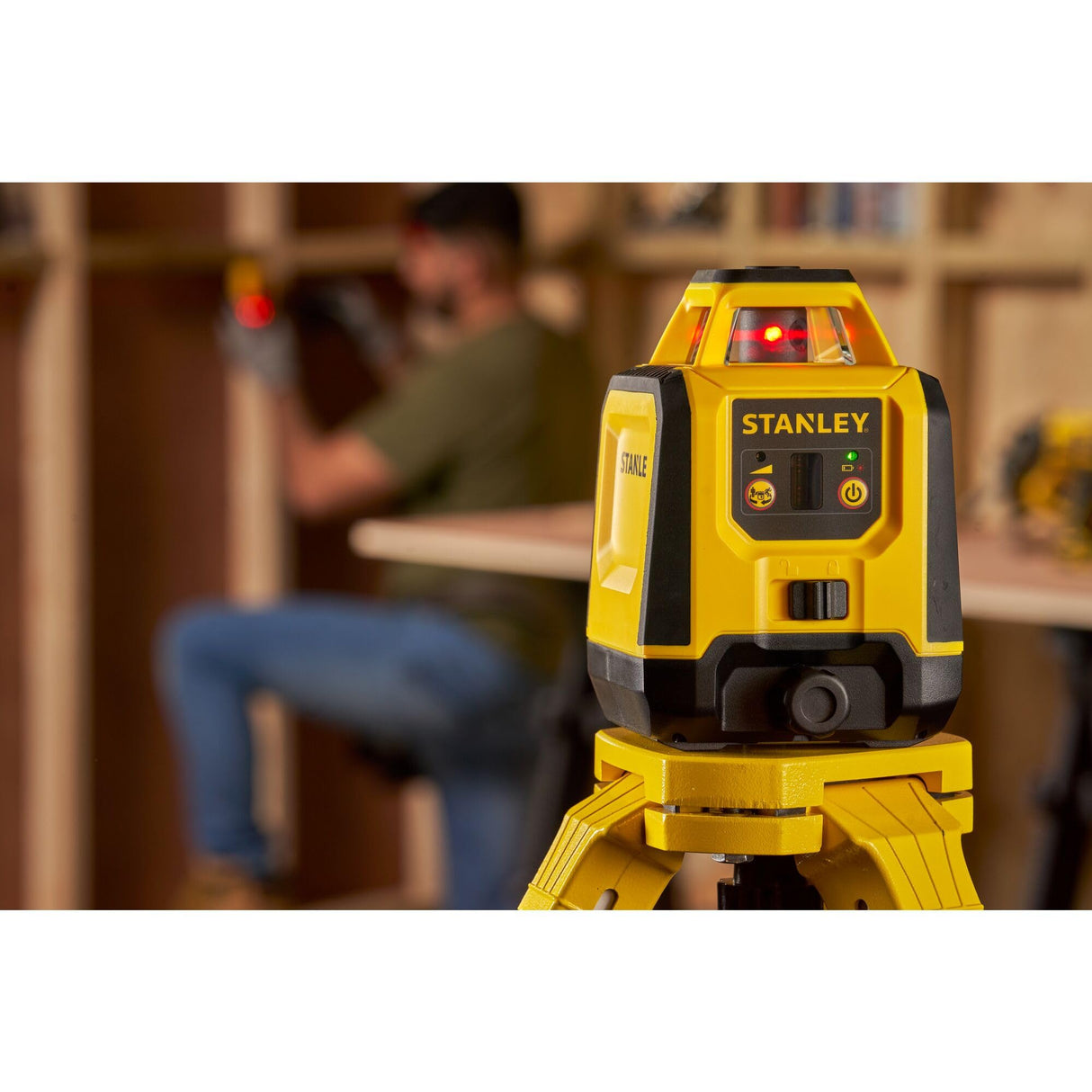 STANLEY Nivel láser Haz rojo 30m, Rotativo con Estuche y Accesorios Completos: Gafas, Objetivo, Detector y Soporte para una Precisión Profesional - Alcance 240 M (diámetro), STHT77616-0