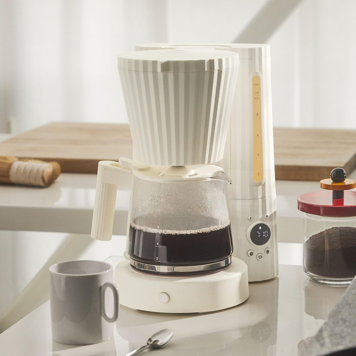 Alessi Plissé MDL14 W - Máquina para Café Filtrado de Diseño, Función Automática de Arranqueen, en Resina Termoplástica, Enchufe Europeo, 1100 W, 150 cl, Blanco
