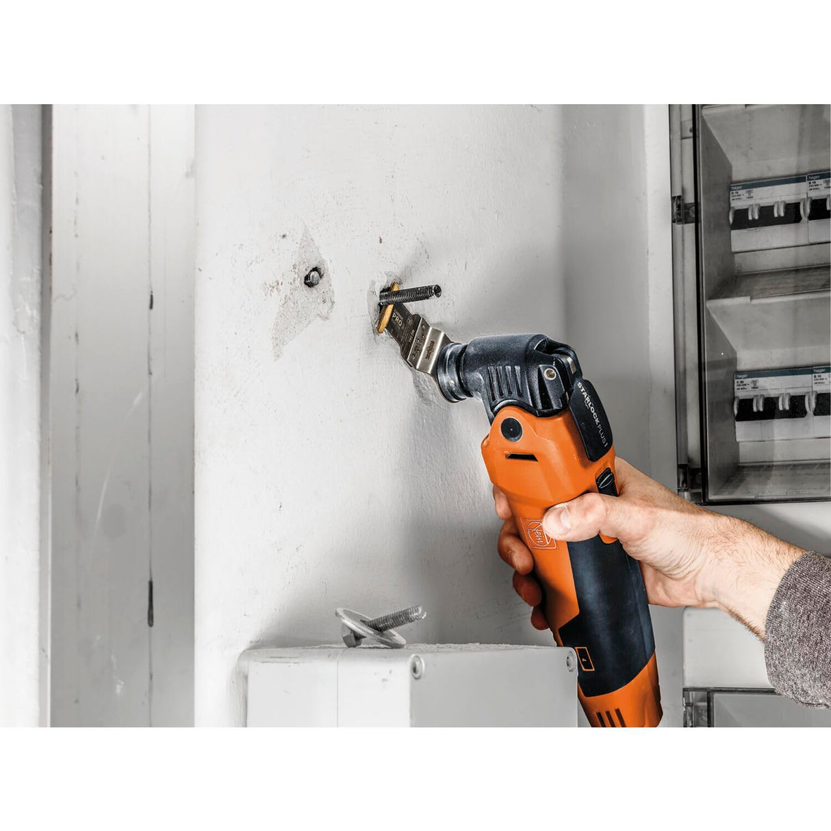 FEIN Multimaster MM 500 Plus Top EDITION,La MultiTool para obras en interiores y reformas con 62 accesorios, para serrar en madera y metal, lijar, separar azulejos y mucho más.
