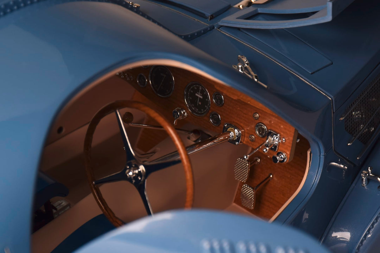 IXO Collections 1:8 IXO Bugatti 57 SC – Construcción de Modelos, construcción de pie, Kit de construcción, maqueta, función de luz, Kit de construcción