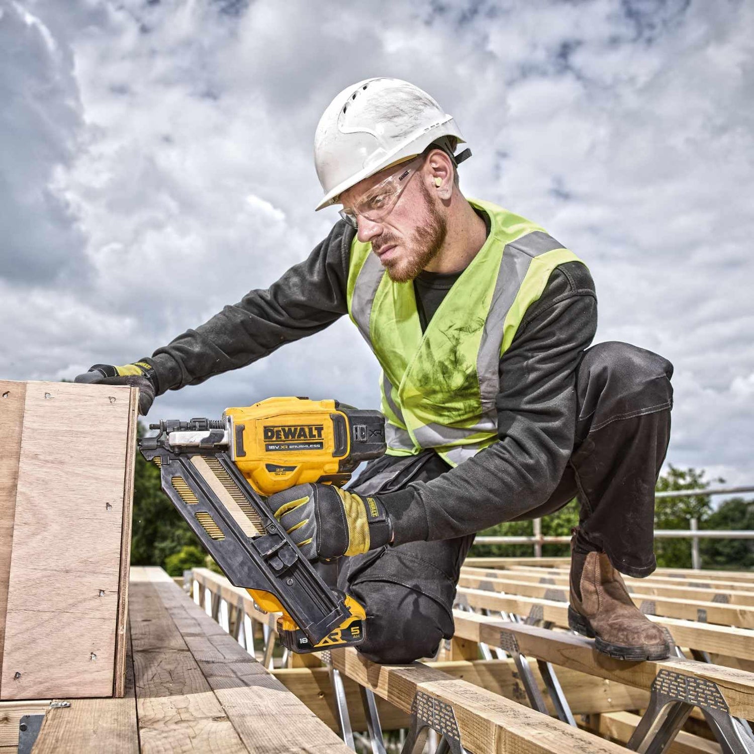 DeWalt DCN950N-XJ - Clavadora de Estructuras sin escobillas XR 18V, 33 Grados, Secuencial/Rápido, Sin batería/cargador