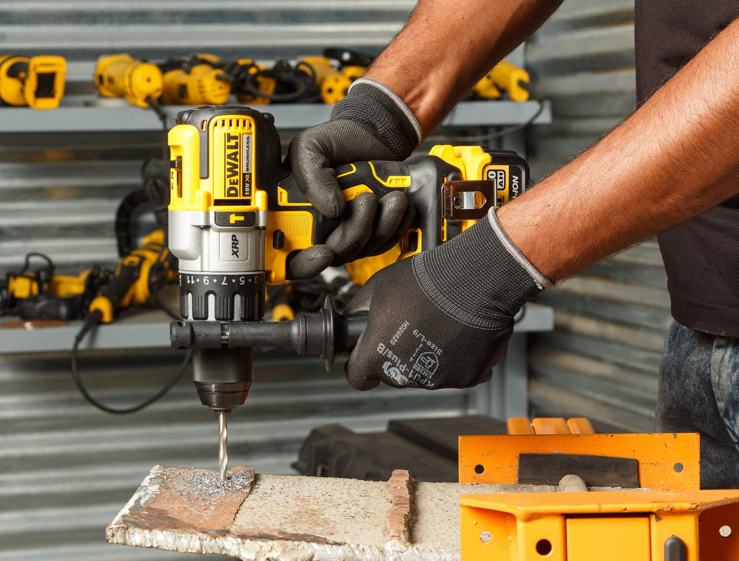 DEWALT DCD996NT - XJ - Taladro Percutor sin escobillas XR 18V XRP 13mm 95Nm sin cargador/batería con maletín TSTAK