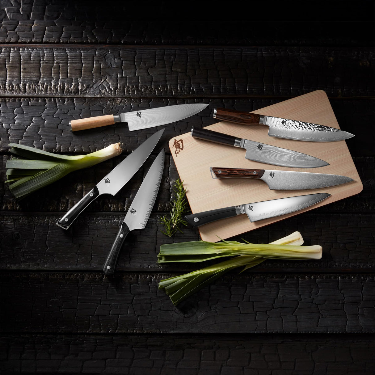 KAI Shun Classic cuchillo de cocina japonés 20 cm de longitud de hoja - Cuchillo de Damasco 32 capas núcleo VG MAX - 61 (±1) HRC - Mango de madera Pakka - Hecho en Japón - Cuchillo de cocina