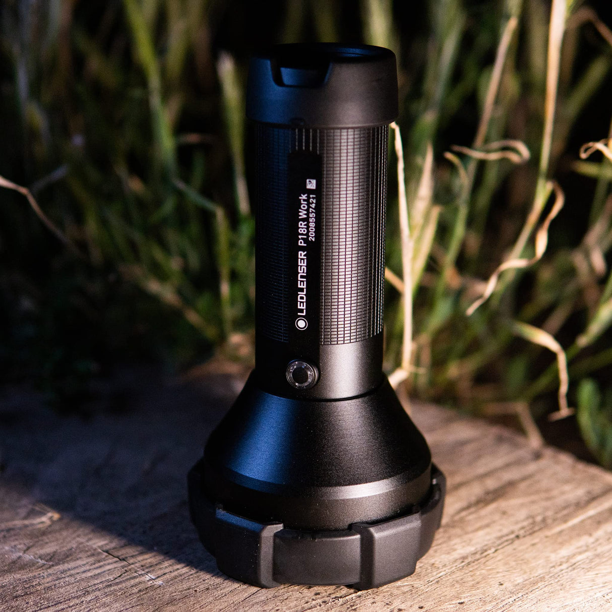 Ledlenser P18R Work | 2020 | Linterna LED Recargable, Súper Brillante 4500 lm, alcance de 720m, Potente Reflector, SOS, Estroboscópica, 70h de autonomía, IP54, Obra, Camping, Senderismo