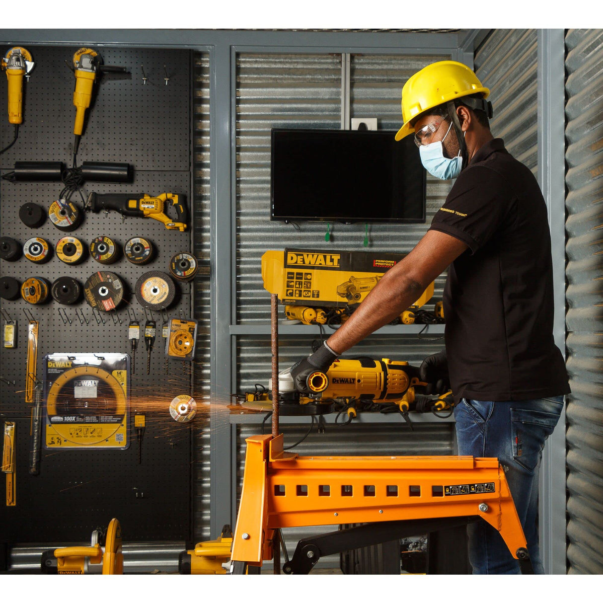 DeWalt DWE4579-QS Amoladora, 2600 W, 230 V, Negro y Amarillo