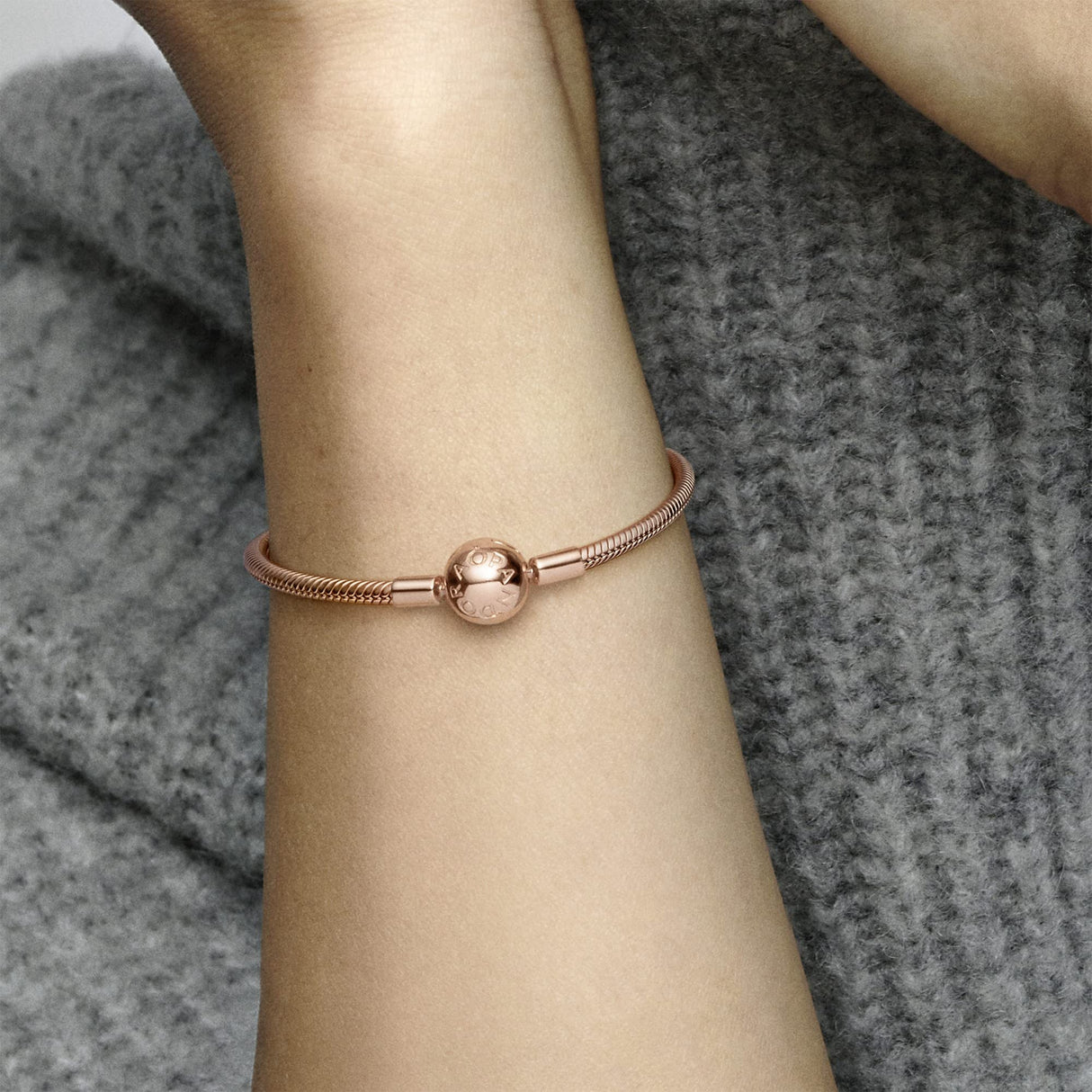 Pandora Icons Pulsera con cadena de serpiente chapada en oro rosa de 14 quilates, 19