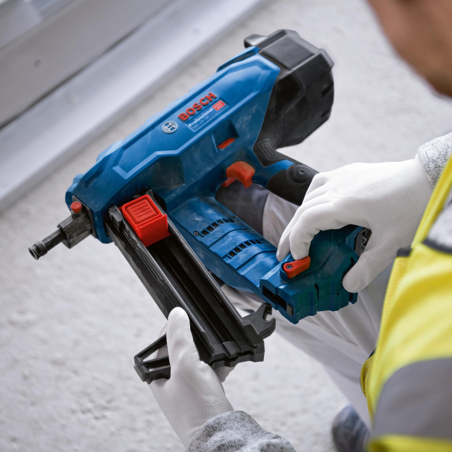 Bosch Professional BITURBO GNB 18V-38 - Clavadora para hormigón con batería (diámetro de 2,7 – 3,0 mm, longitud máxima de clavo: 38 mm, 2 baterías ProCORE 4,0 Ah, cargador GAL 18V-40, 1 lápiz de