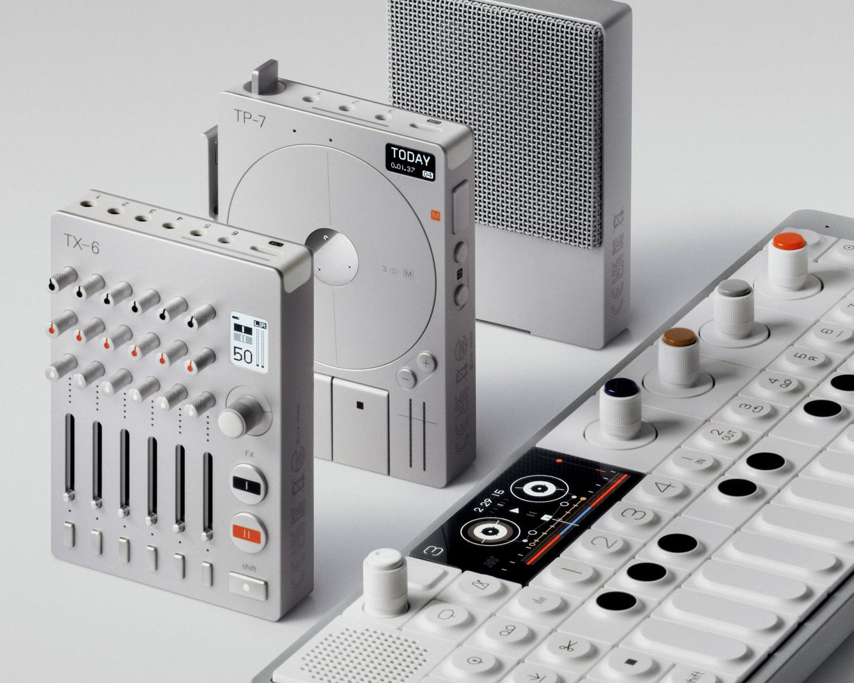 Teenage Engineering TX–6 Mezclador portátil con 6 canales estéreo e interfaz de audio USB con batería recargable de 8 horas, midi BLE y USB, compatible con iOS