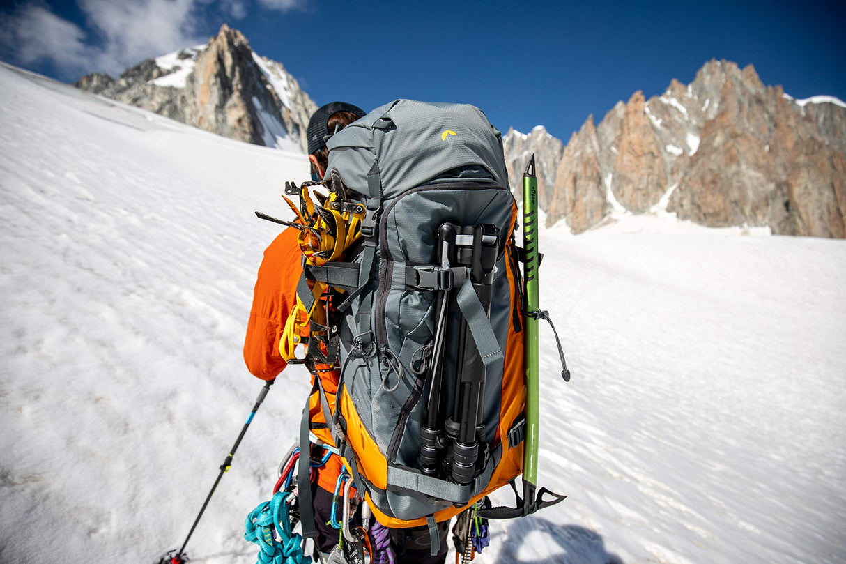 Lowepro Powder BP 500 AW LP37230-PWW - Mochila para exteriores (gris/naranja) para caminar, senderismo, senderismo y deportes de invierno para equipos de foto/video y artículos personales (se adapta a