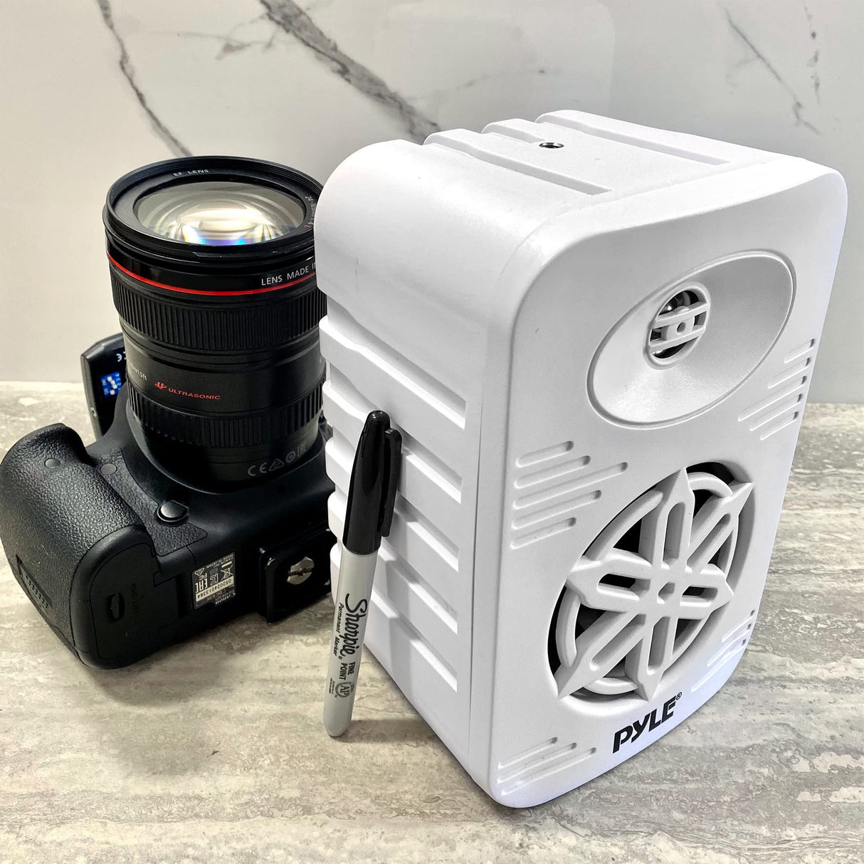 Pyle Altavoces para Interior y Exterior – 500 W, 2 Altavoces Blancos de 5,25" Impermeables, Sistema de 2 Vías con Tweeter de ½, para Casa, Barco, Terraza y Piscina