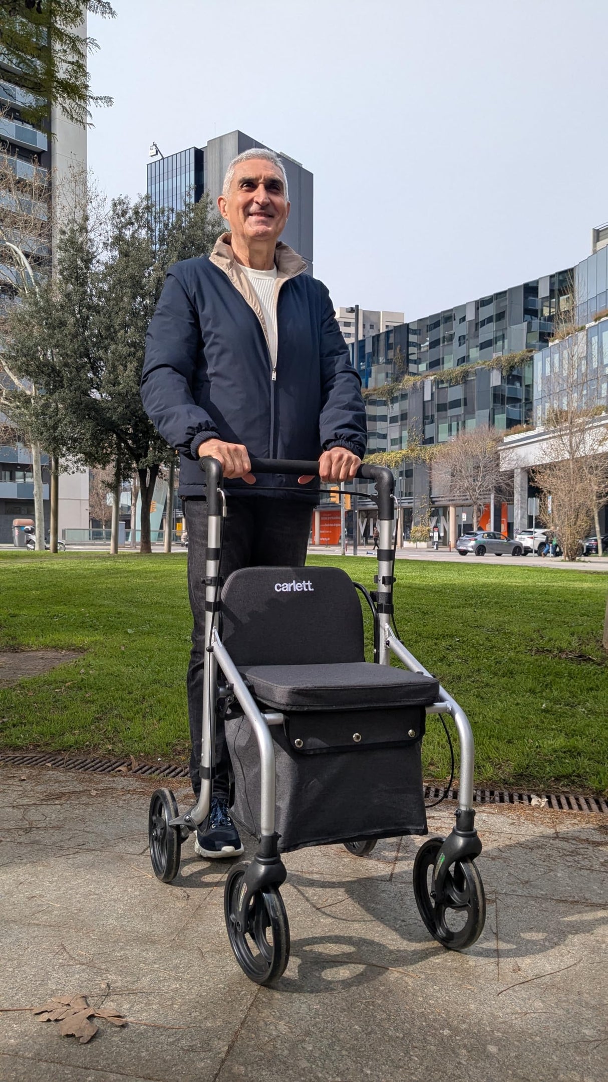 Carlett - Lett Go | Andador con Asiento Incorporado | Producto Médico Homologado | Ruedas XL Giratorias | Manillar Ergonómico Ajustable | Doble Freno con Sistema de Seguridad