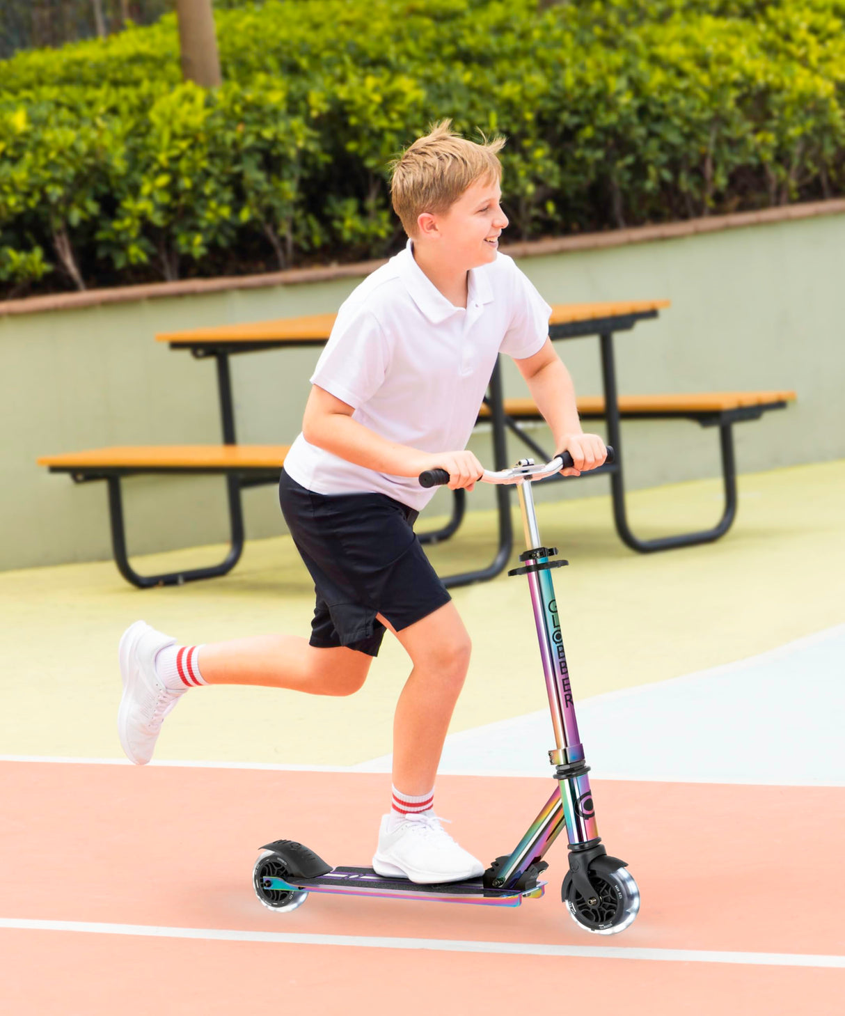 Globber - Flow Element Lights - Patinete Plegable de 2 Ruedas con luz LED, Freno Trasero y Manillar Ajustable, Desde los 5 años, para niños y Adolescentes - Verde Oliva