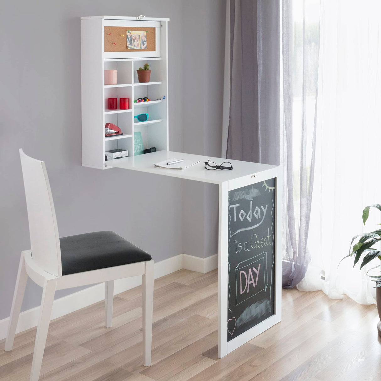 InnovaGoods® Mesa plegable de pared Woldy, mesa con pizarra y estantería, mesa plegable multifunción para trabajar y ahorrar espacio, Medidas 80x50x18 cm, Color Blanco