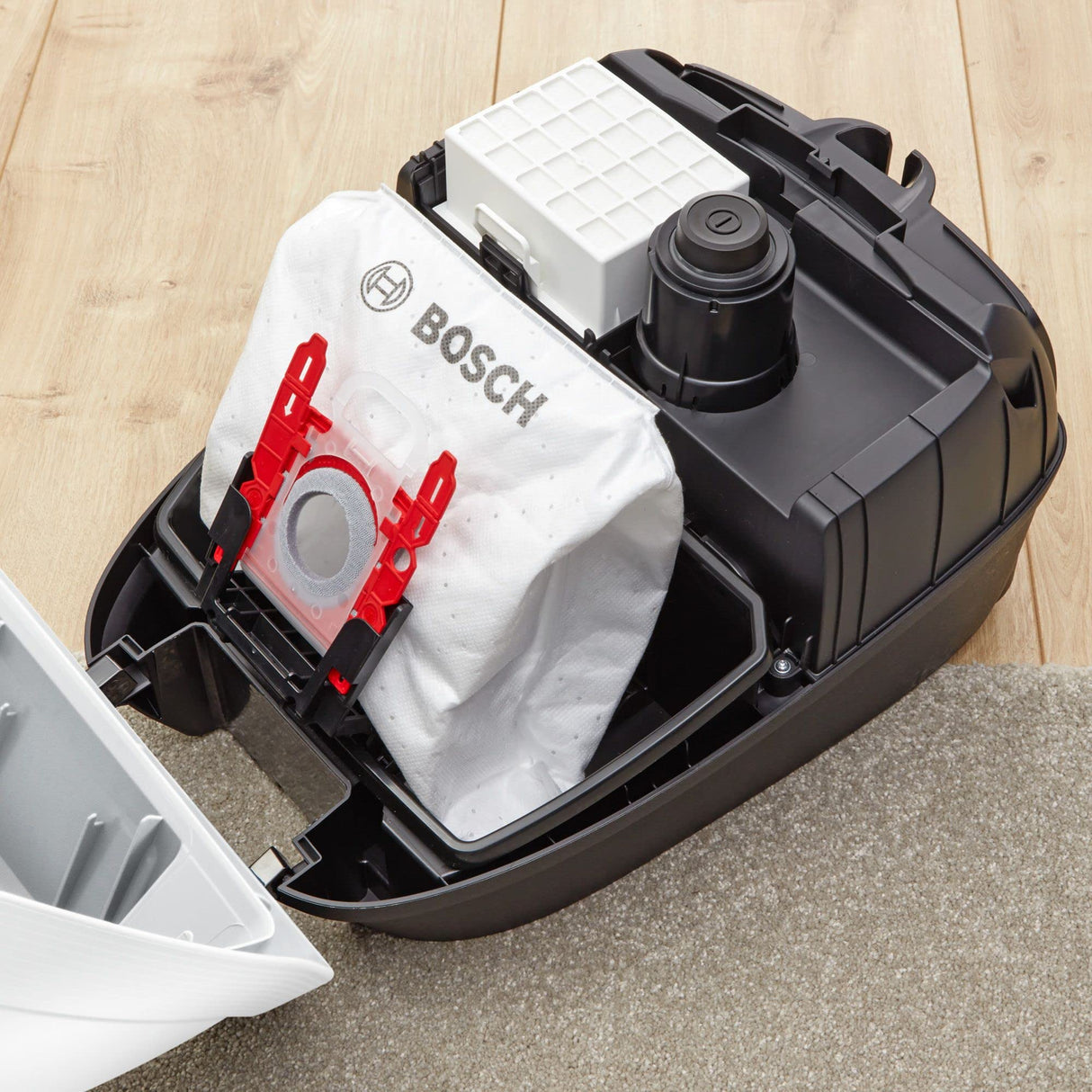 Bosch BGB6SIL1 - Serie, 6 Aspirador ProSilence Blanco de Bolsa, Recoge Cable automático, 4 L, iluminación LED