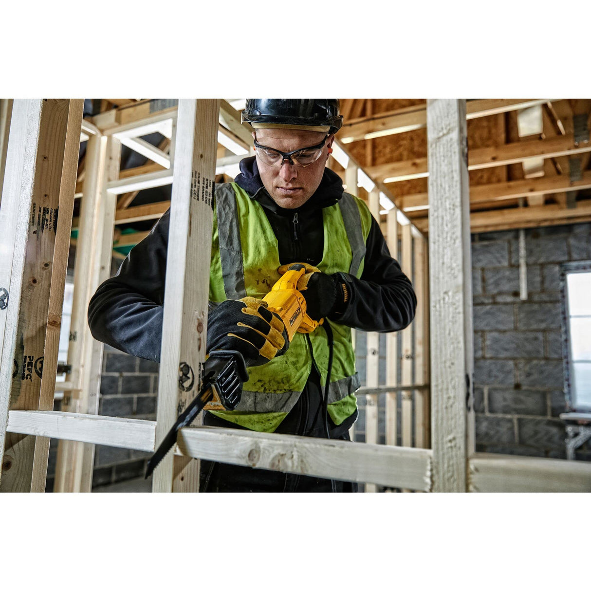 DeWALT DWE305PK-QS - Sierra Sable Electronica con Velocidad Variable, 1100 W, Amarillo