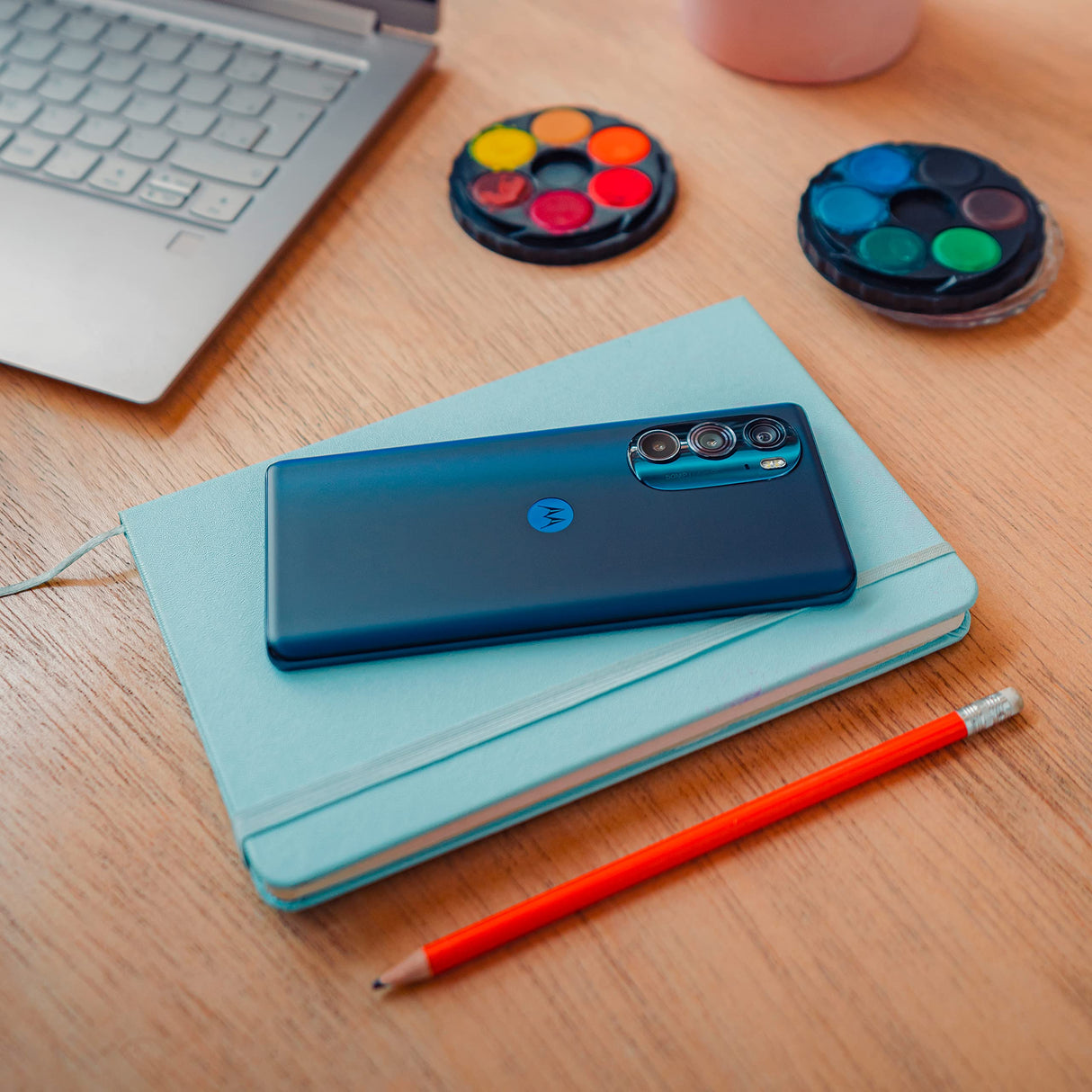 Motorola Moto Edge30 Pro - Smartphone (Pantalla 6,7 FHD+, cámara de 50 MP, 12/256 GB, 4800 mAh, Android 12), Cosmos Blue (Incluye Funda Protectora + Adaptador para Coche)