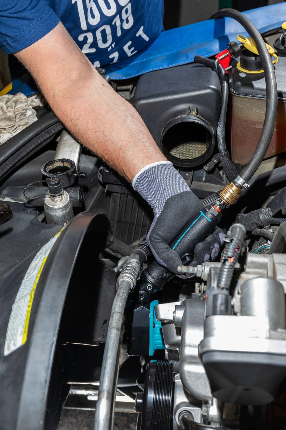 Hazet Llave de impacto neumática Twin Turbo 9012ATT | Max par de apriete 550 Nm| acodado- para accionar uniones atornilladas de pinzas de freno y uniones atornilladas de difícil acceso