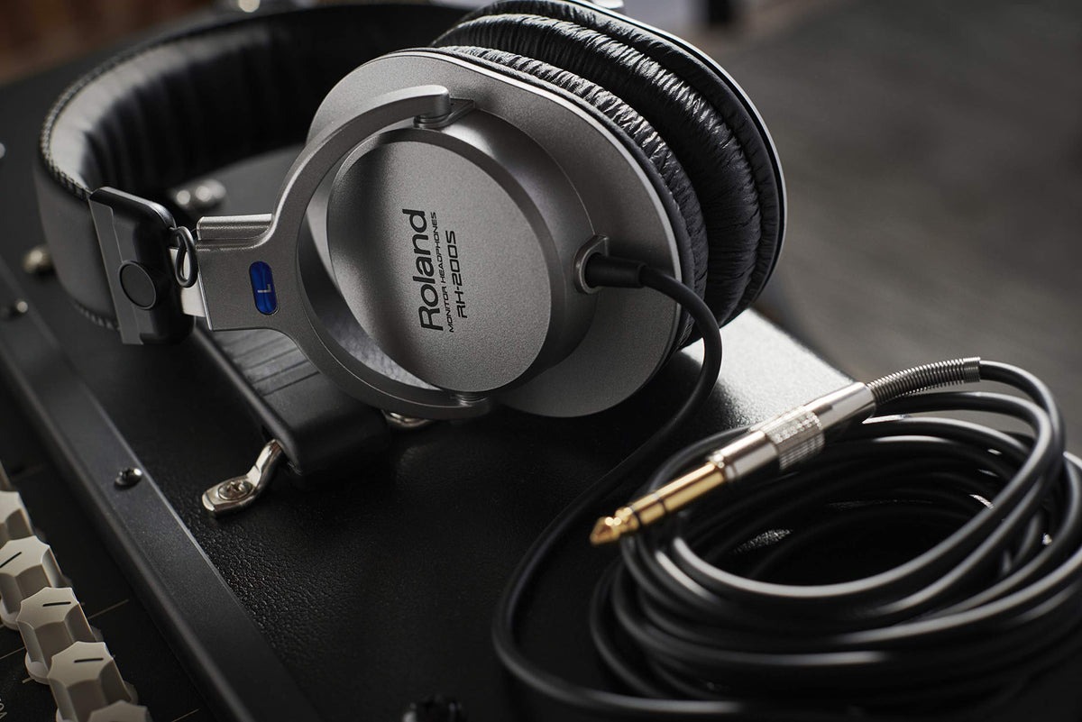Roland Auriculares de monitorización estéreo con Cable Liso y Color Plata RH-200S — Auriculares de monitorización estéreo Transparentes, precisos y cómodos Studio