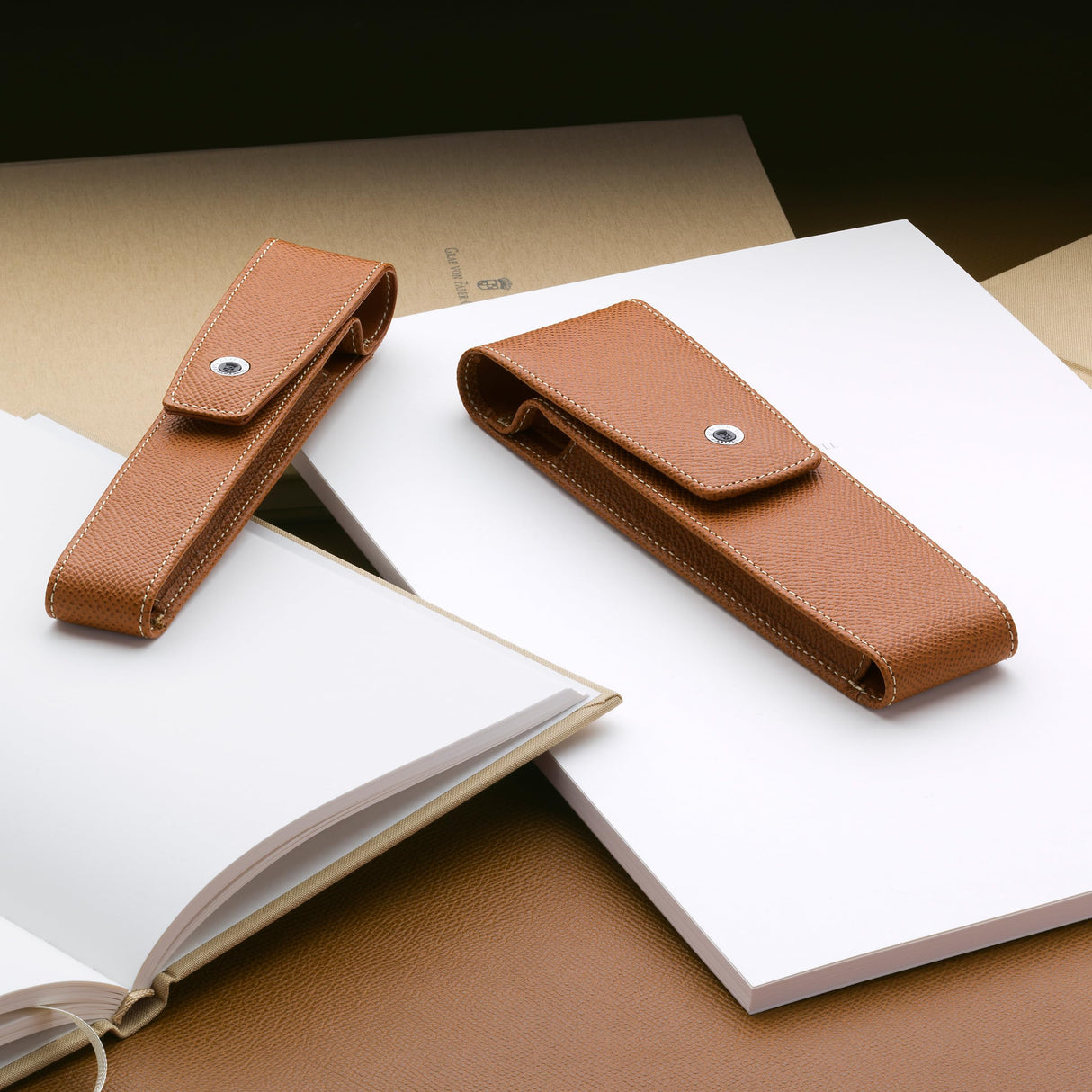 Graf von Faber-Castell - Estuche para un utensilio de escritura, color marrón