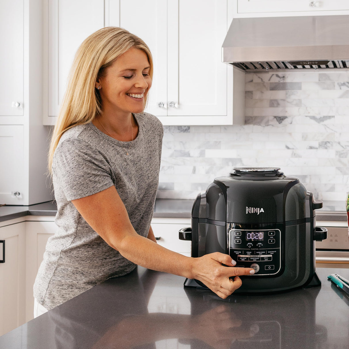 Ninja Foodi Olla eléctrica multifunción, 6 l, 7 funciones en 1, Olla a presión, Freír con aire, Cocción lenta, Parrilla y más, en acero galvanizado y negro, OP300EU